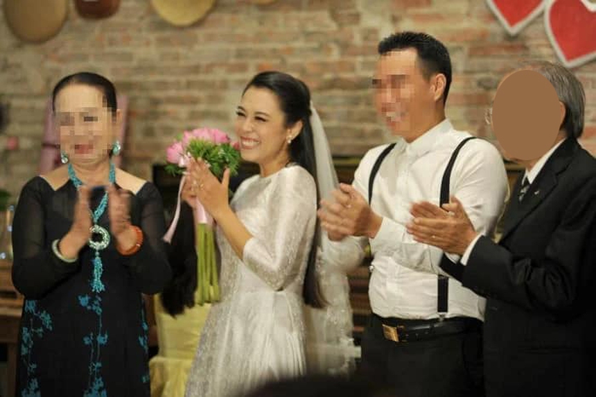 O Sen Ngọc Mai phản ứng gì về loạt ảnh từng kết hôn trước khi yêu Quốc Nghiệp? - Ảnh 7. O Sen Ngọc Mai phản ứng gì về loạt ảnh từng kết hôn trước khi yêu Quốc Nghiệp? - Ảnh 7.