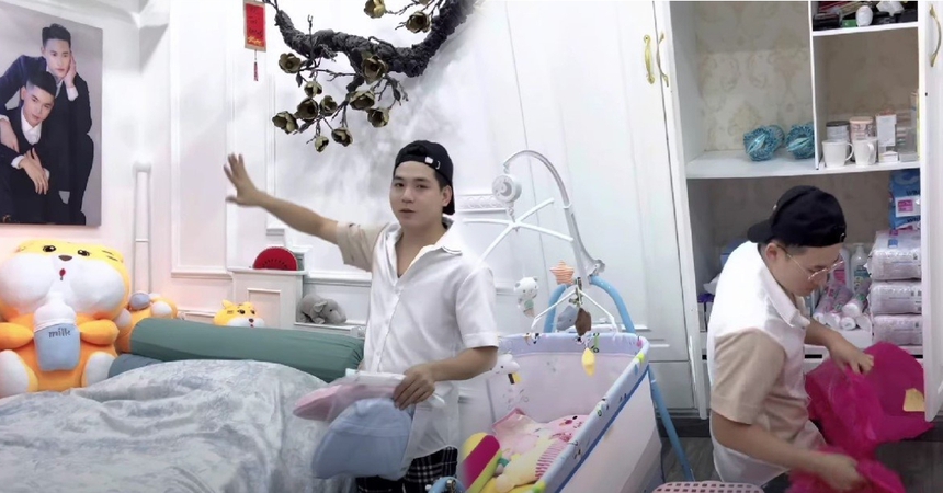 Cặp đôi LGBT vừa đón nhóc tỳ song sinh khoe xây thêm biệt thự, nâng cấp khối tài sản khủng  - Ảnh 6.