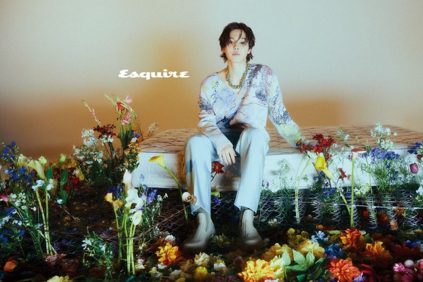 Jimin BTS khoe vẻ đẹp phi giới tính trên bìa Esquire tháng 2 - Ảnh 8. Jimin BTS khoe vẻ đẹp phi giới tính trên bìa Esquire tháng 2 - Ảnh 8.