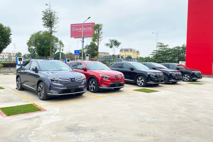 Giá voucher VinFast tăng gấp đôi kể từ khi áp dụng chính sách hoàn tiền, dân buôn lũ lượt gom hàng số lượng lớn - Ảnh 4.