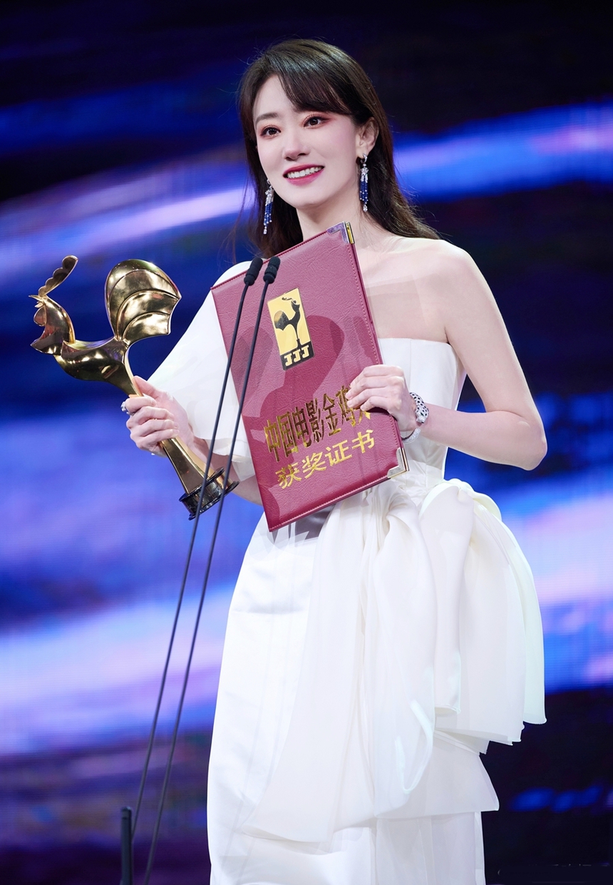 Tiểu hoa gây tiếc nuối nhất hiện tại: Cho Dương Mịch 'ngửi khói' với bom tấn top 1 thế giới, giờ trở lại không ai thèm quan tâm - Ảnh 5.