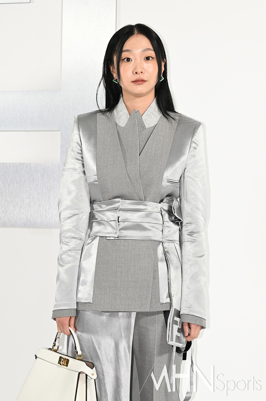 Song Hye Kyo dẫn đầu dàn sao Hàn đổ bộ sự kiện 'nóng' nhất tối nay, nhan sắc chiếm hết 'spotlight' - Ảnh 9.