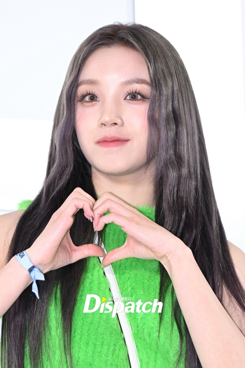 Song Hye Kyo cười gượng trong lần đầu lộ diện sau tin Song Joong Ki tái hôn, "hoàng tử" Park Hyung Sik đẹp át Lee Min Ho tại sự kiện khủng - Ảnh 14.