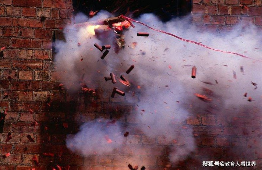 "Mẹ ơi, con đau chết mất" - cậu nhóc 7 tuổi đang chơi trước nhà nhưng bị cắt cụt tay, bóng ma tâm lý đi theo suốt đời vì một sai lầm của hàng xóm - Ảnh 2. "Mẹ ơi, con đau chết mất" - cậu nhóc 7 tuổi đang chơi trước nhà nhưng bị cắt cụt tay, bóng ma tâm lý đi theo suốt đời vì một sai lầm của hàng xóm - Ảnh 2.