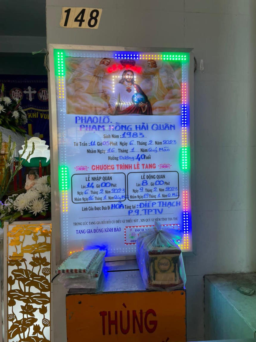 Xót xa trước chùm ảnh lễ tang của nam chính 'Vì yêu mà đến' - Ảnh 4. Xót xa trước chùm ảnh lễ tang của nam chính 'Vì yêu mà đến' - Ảnh 4.