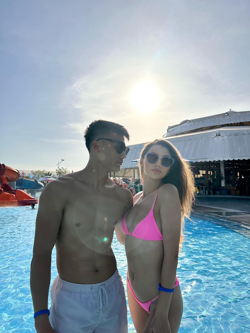 Hội cầu thủ thi nhau khoe ảnh tình tứ bên người thương - Ảnh 1.