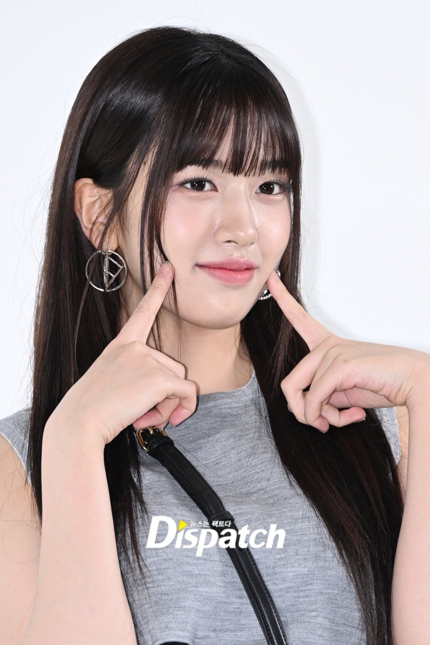 Song Hye Kyo cười gượng trong lần đầu lộ diện sau tin Song Joong Ki tái hôn, "hoàng tử" Park Hyung Sik đẹp át Lee Min Ho tại sự kiện khủng - Ảnh 16.