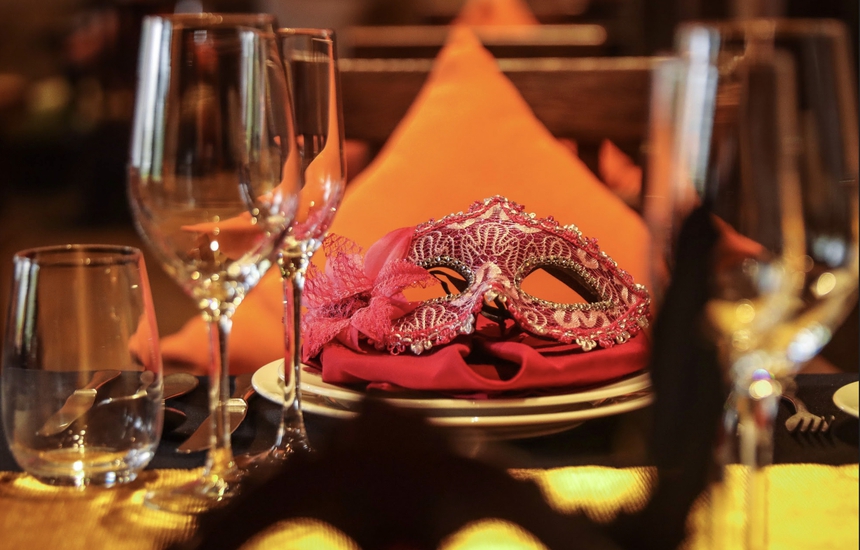 Lễ hội hoá trang lãng mạn, độc đáo thu hút giới trẻ dịp lễ Tình nhân  - Ảnh 4.