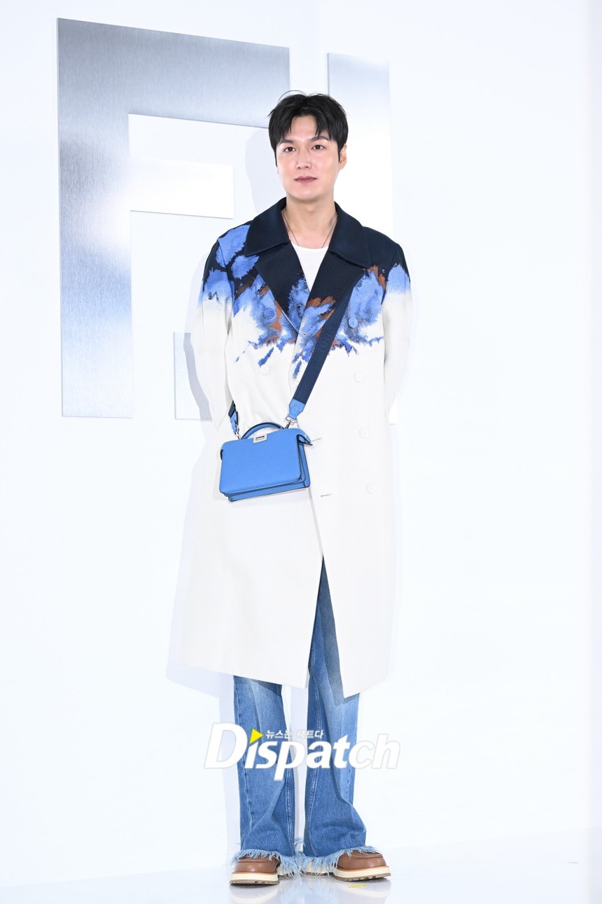 Song Hye Kyo cười gượng trong lần đầu lộ diện sau tin Song Joong Ki tái hôn, "hoàng tử" Park Hyung Sik đẹp át Lee Min Ho tại sự kiện khủng - Ảnh 7.