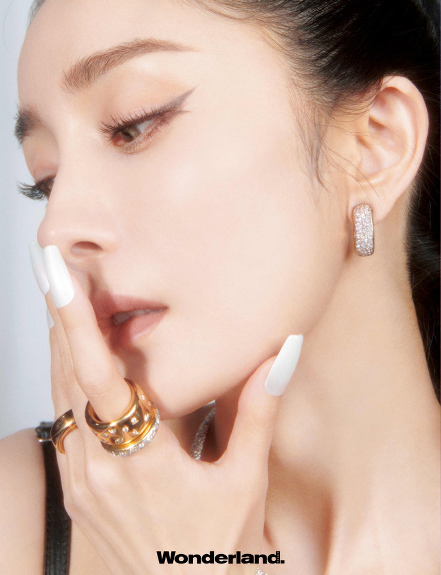 Dương Mịch khoe lưng trần gợi cảm trên bìa tạp chí tháng 2/2023 - Ảnh 11. Dương Mịch khoe lưng trần gợi cảm trên bìa tạp chí tháng 2/2023 - Ảnh 11.