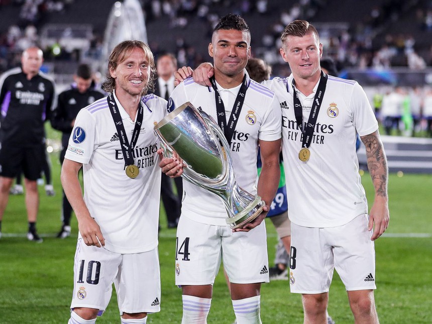 Vấn đề tuyến giữa Real Madrid: Ai sẽ thay Modric và Kroos? - Ảnh 1.