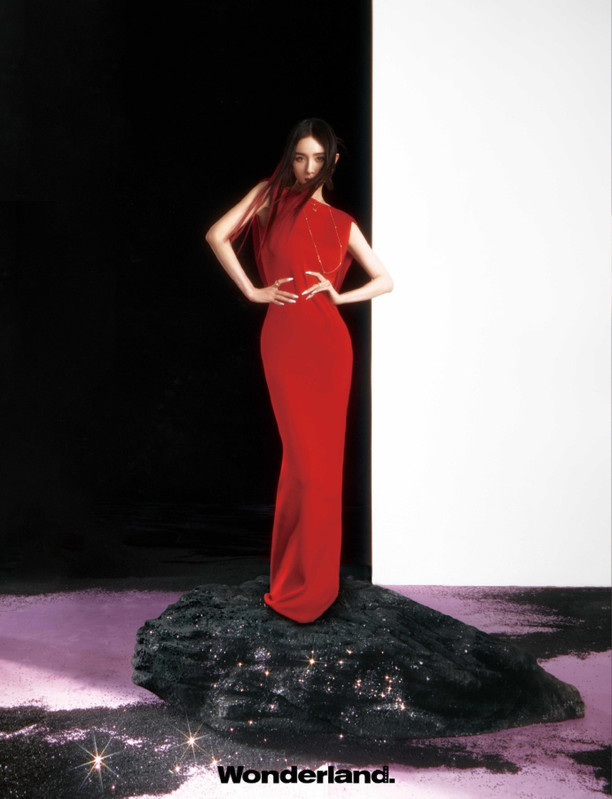 Dương Mịch khoe lưng trần gợi cảm trên bìa tạp chí tháng 2/2023 - Ảnh 7. Dương Mịch khoe lưng trần gợi cảm trên bìa tạp chí tháng 2/2023 - Ảnh 7.