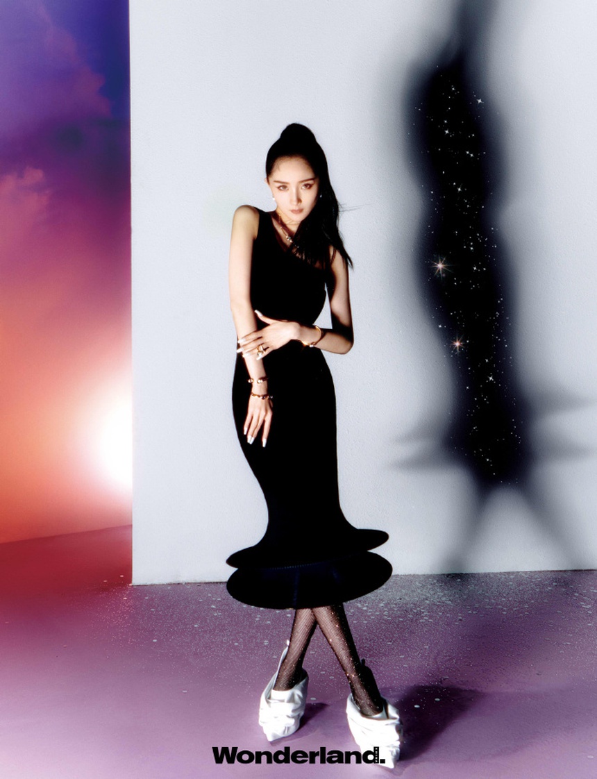 Dương Mịch khoe lưng trần gợi cảm trên bìa tạp chí tháng 2/2023 - Ảnh 8. Dương Mịch khoe lưng trần gợi cảm trên bìa tạp chí tháng 2/2023 - Ảnh 8.