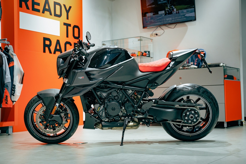 Chi tiết KTM Brabus 1300 R màu Significant Black độc nhất ĐNÁ: Giá hơn 2,2 tỷ đồng, ngang ngửa Mercedes-Benz GLC - Ảnh 2.