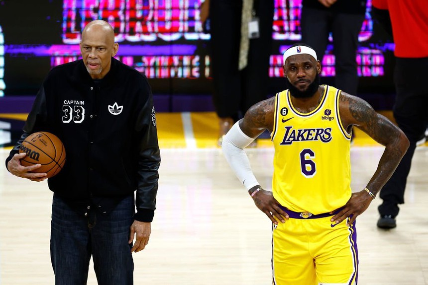 Vượt Kareem Abdul-Jabbar, LeBron James trở thành tay ghi điểm vĩ đại nhất NBA - Ảnh 2. Vượt Kareem Abdul-Jabbar, LeBron James trở thành tay ghi điểm vĩ đại nhất NBA - Ảnh 2.