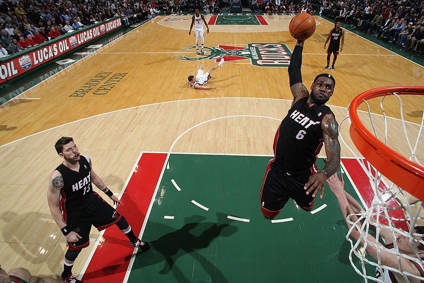 Điểm lại những trận cầu ghi nhiều điểm nhất trong sự nghiệp vĩ đại của LeBron James - Ảnh 5. Điểm lại những trận cầu ghi nhiều điểm nhất trong sự nghiệp vĩ đại của LeBron James - Ảnh 5.