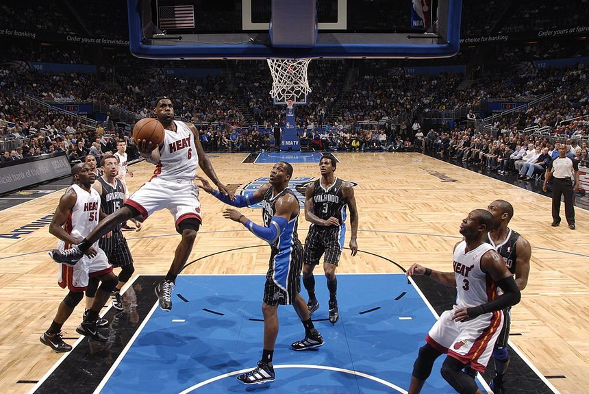 Điểm lại những trận cầu ghi nhiều điểm nhất trong sự nghiệp vĩ đại của LeBron James - Ảnh 7. Điểm lại những trận cầu ghi nhiều điểm nhất trong sự nghiệp vĩ đại của LeBron James - Ảnh 7.