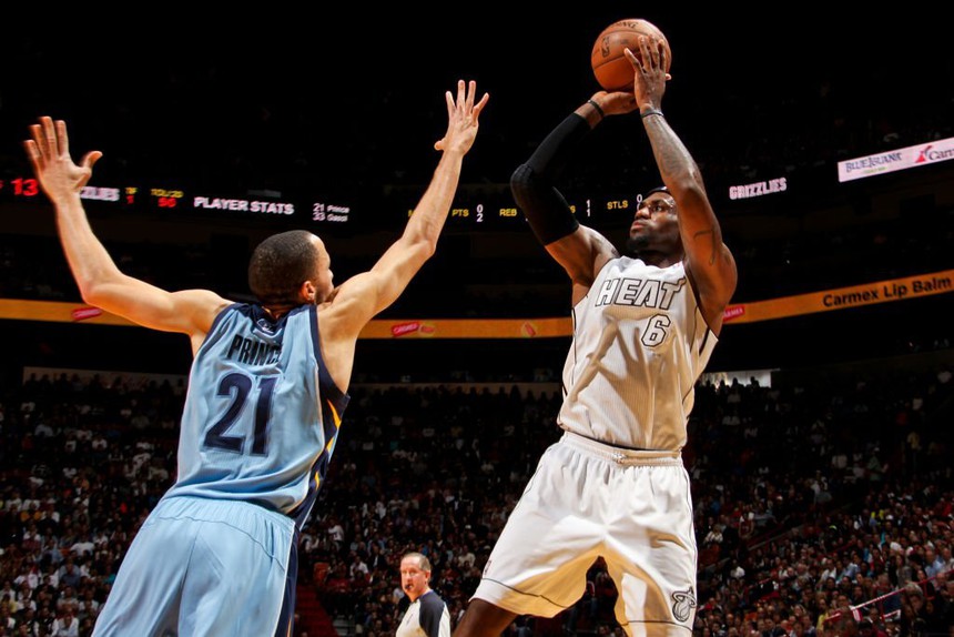 Điểm lại những trận cầu ghi nhiều điểm nhất trong sự nghiệp vĩ đại của LeBron James - Ảnh 8. Điểm lại những trận cầu ghi nhiều điểm nhất trong sự nghiệp vĩ đại của LeBron James - Ảnh 8.