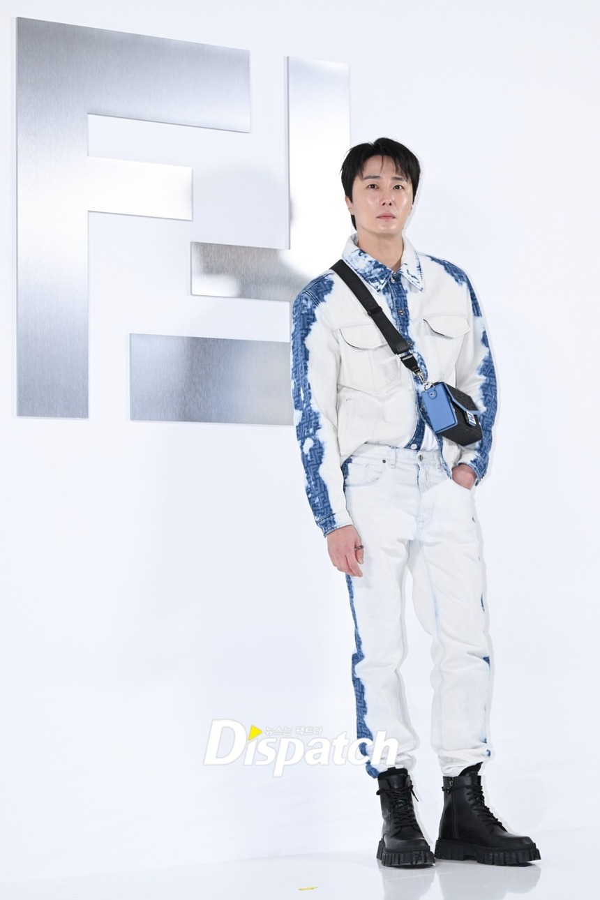 Song Hye Kyo cười gượng trong lần đầu lộ diện sau tin Song Joong Ki tái hôn, "hoàng tử" Park Hyung Sik đẹp át Lee Min Ho tại sự kiện khủng - Ảnh 19.