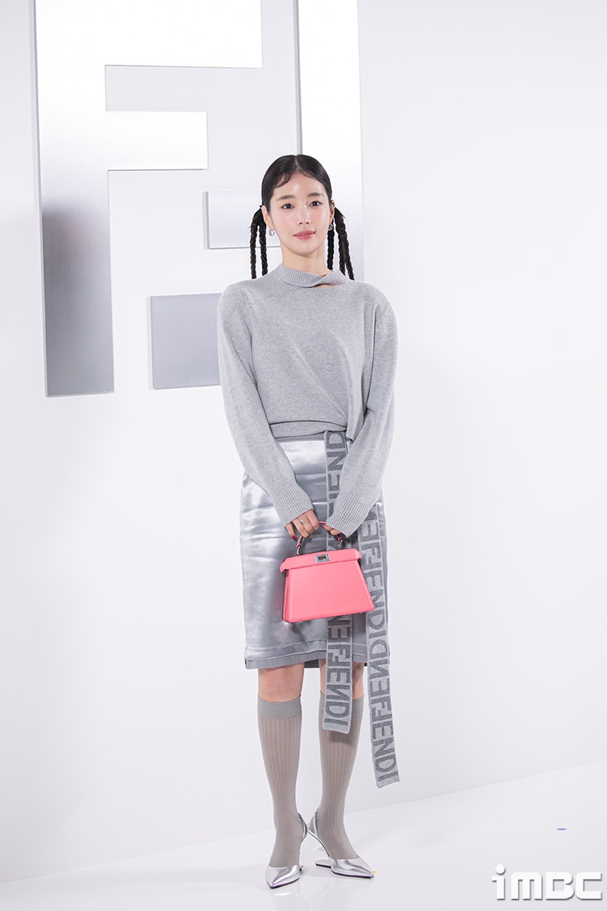 Song Hye Kyo cười gượng trong lần đầu lộ diện sau tin Song Joong Ki tái hôn, "hoàng tử" Park Hyung Sik đẹp át Lee Min Ho tại sự kiện khủng - Ảnh 21.