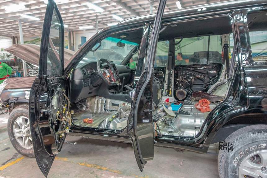 Mất 2 tháng với 650 triệu, thợ Việt lột xác Land Cruiser 2005 giống hệt xe đời mới giá 7 tỷ - Ảnh 7.