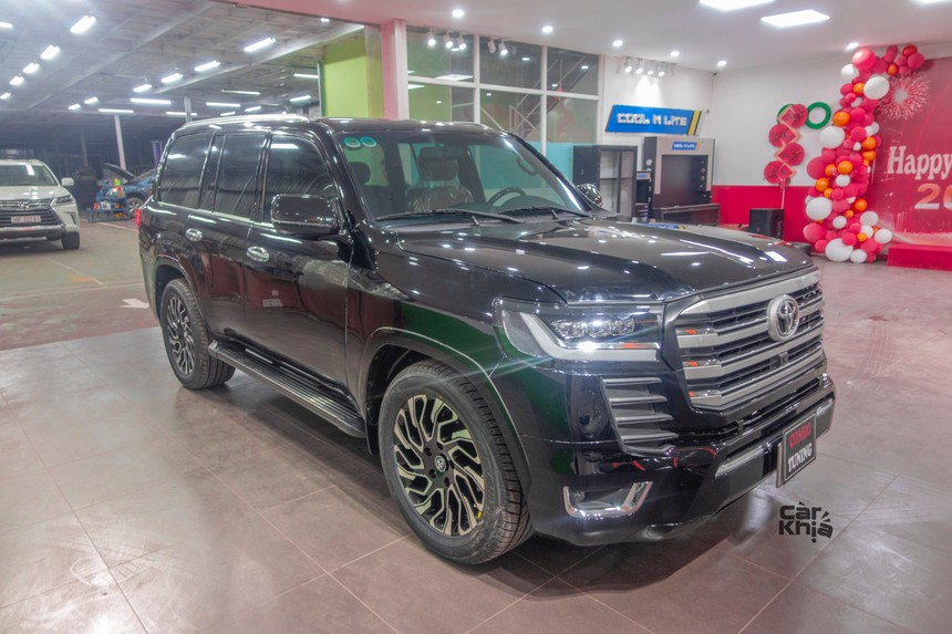 Mất 2 tháng với 650 triệu, thợ Việt lột xác Land Cruiser 2005 giống hệt xe đời mới giá 7 tỷ - Ảnh 11.