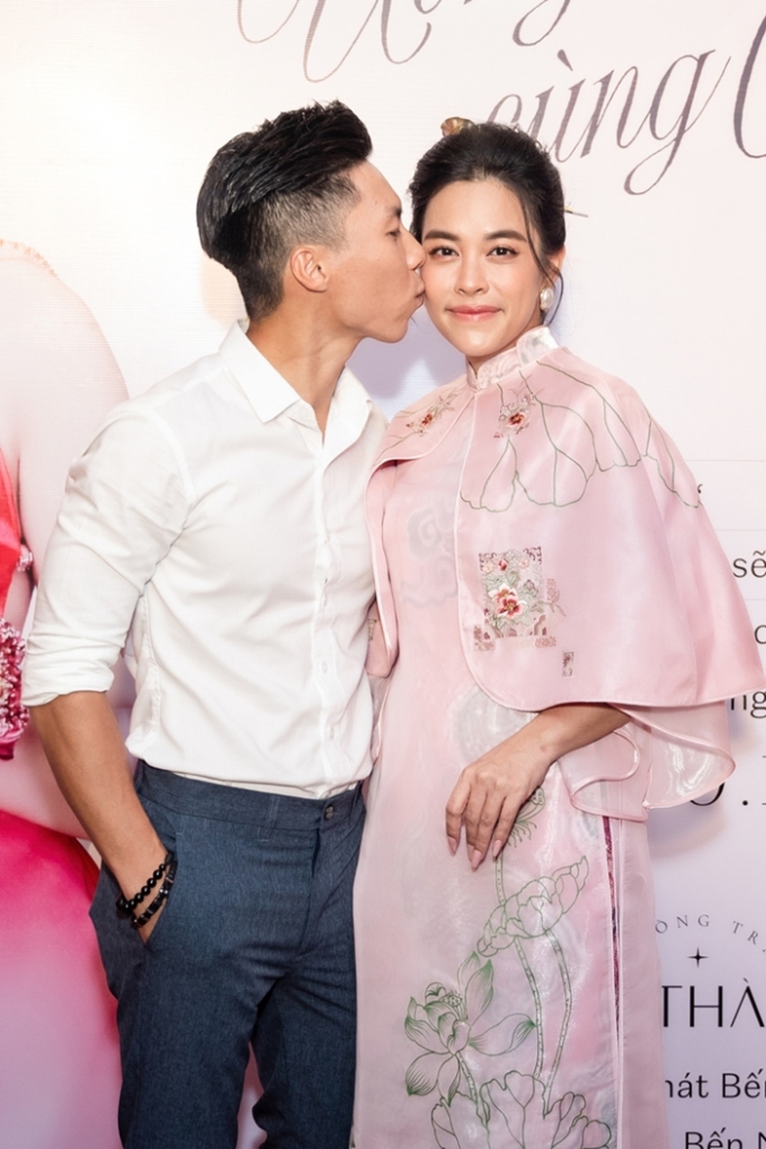 O Sen Ngọc Mai xúc động đón Quốc Nghiệp trở về, nói 5 chữ rõ thái độ với chồng giữa loạt thị phi - Ảnh 4. O Sen Ngọc Mai xúc động đón Quốc Nghiệp trở về, nói 5 chữ rõ thái độ với chồng giữa loạt thị phi - Ảnh 4.