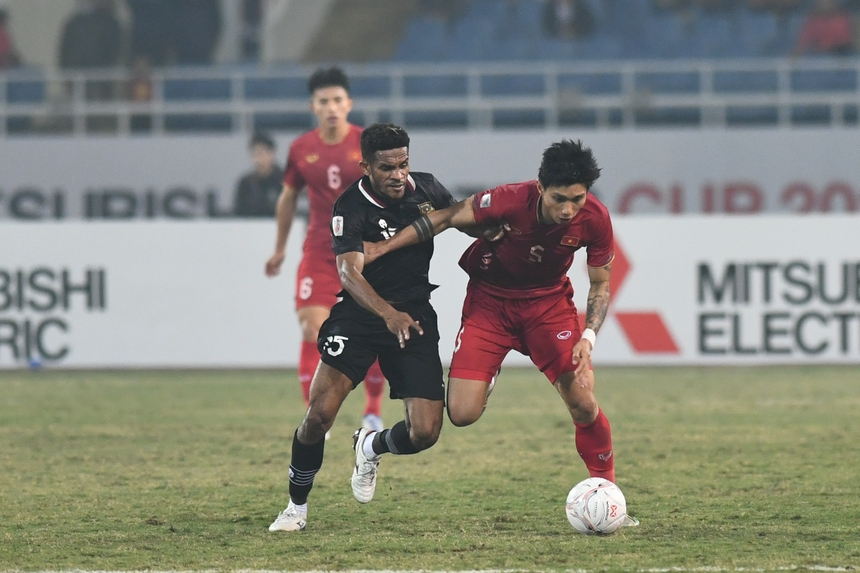 Cầu thủ Indonesia kể chuyện 'câu thẻ đỏ' cho Văn Hậu: Tôi đã thử cố gắng, nhưng Hậu rất thông minh - Ảnh 1.