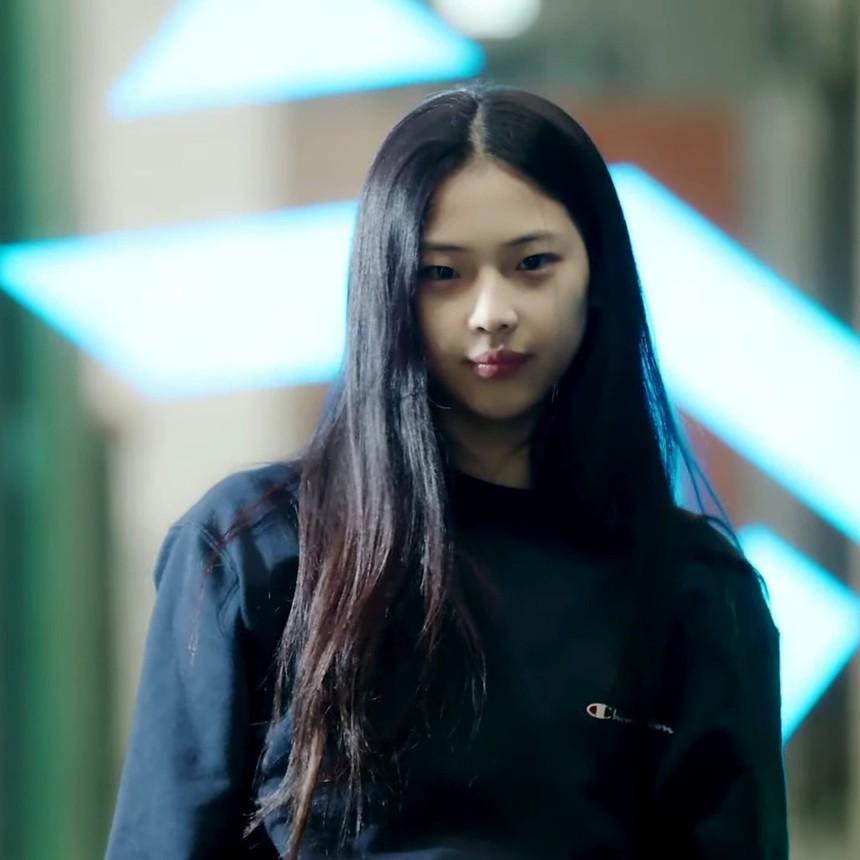 Chị cả nhóm 'em gái BLACKPINK' bật khóc: 'Bạn bè em đã giúp đỡ được cho gia đình còn em thì...' - Ảnh 5. Chị cả nhóm 'em gái BLACKPINK' bật khóc: 'Bạn bè em đã giúp đỡ được cho gia đình còn em thì...' - Ảnh 5.