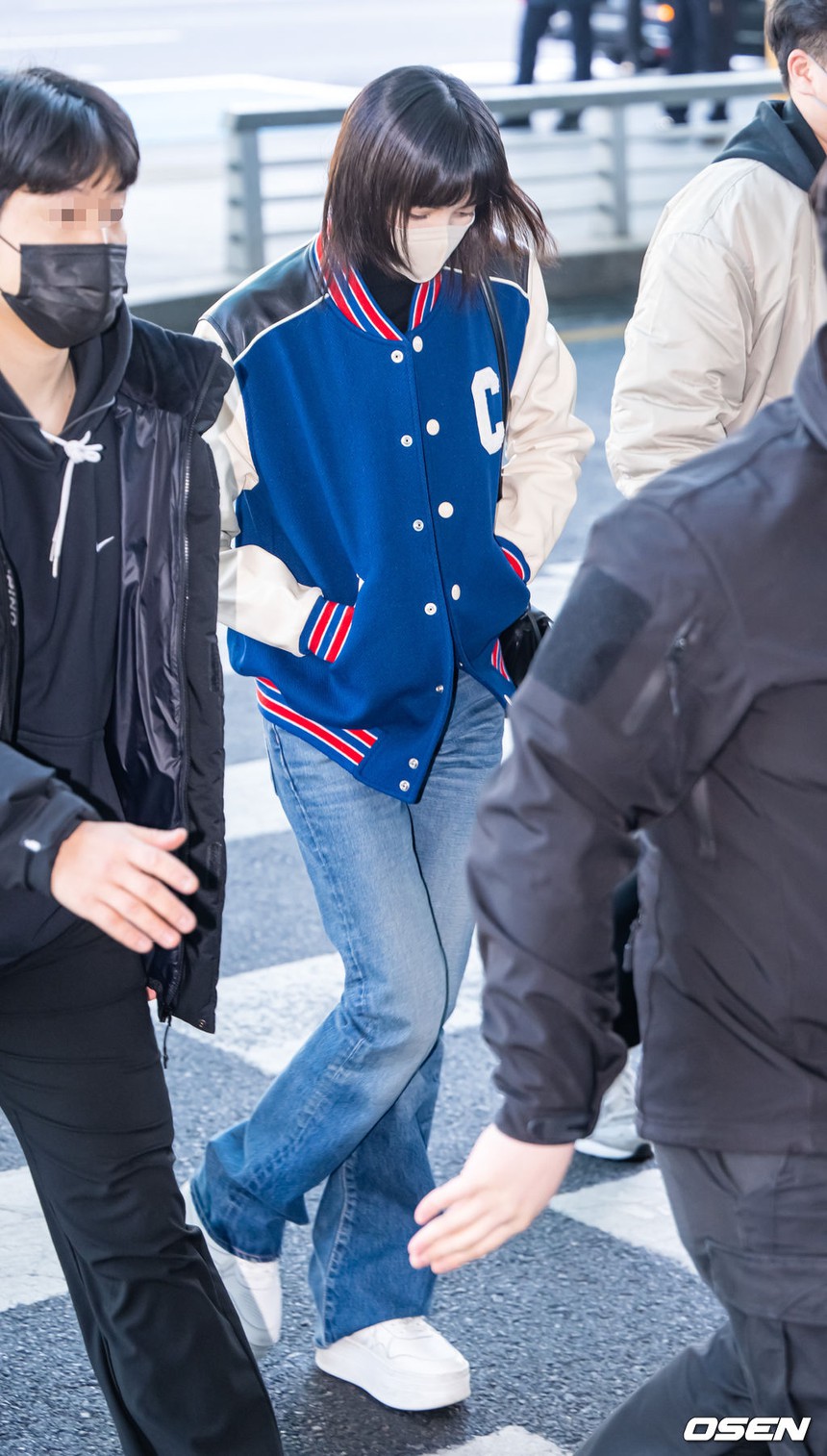 Lisa Blackpink gây sốt với kiểi tóc mới ở sân bay - Ảnh 5.