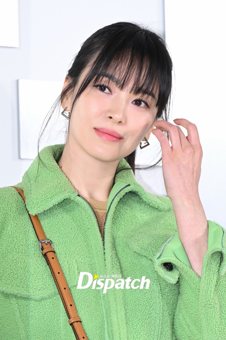 Bị chê 'già nua, hết thời', Song Hye Kyo phản đòn antifan chỉ bằng vài tấm ảnh từ 'hung thần' Dispatch - Ảnh 5.