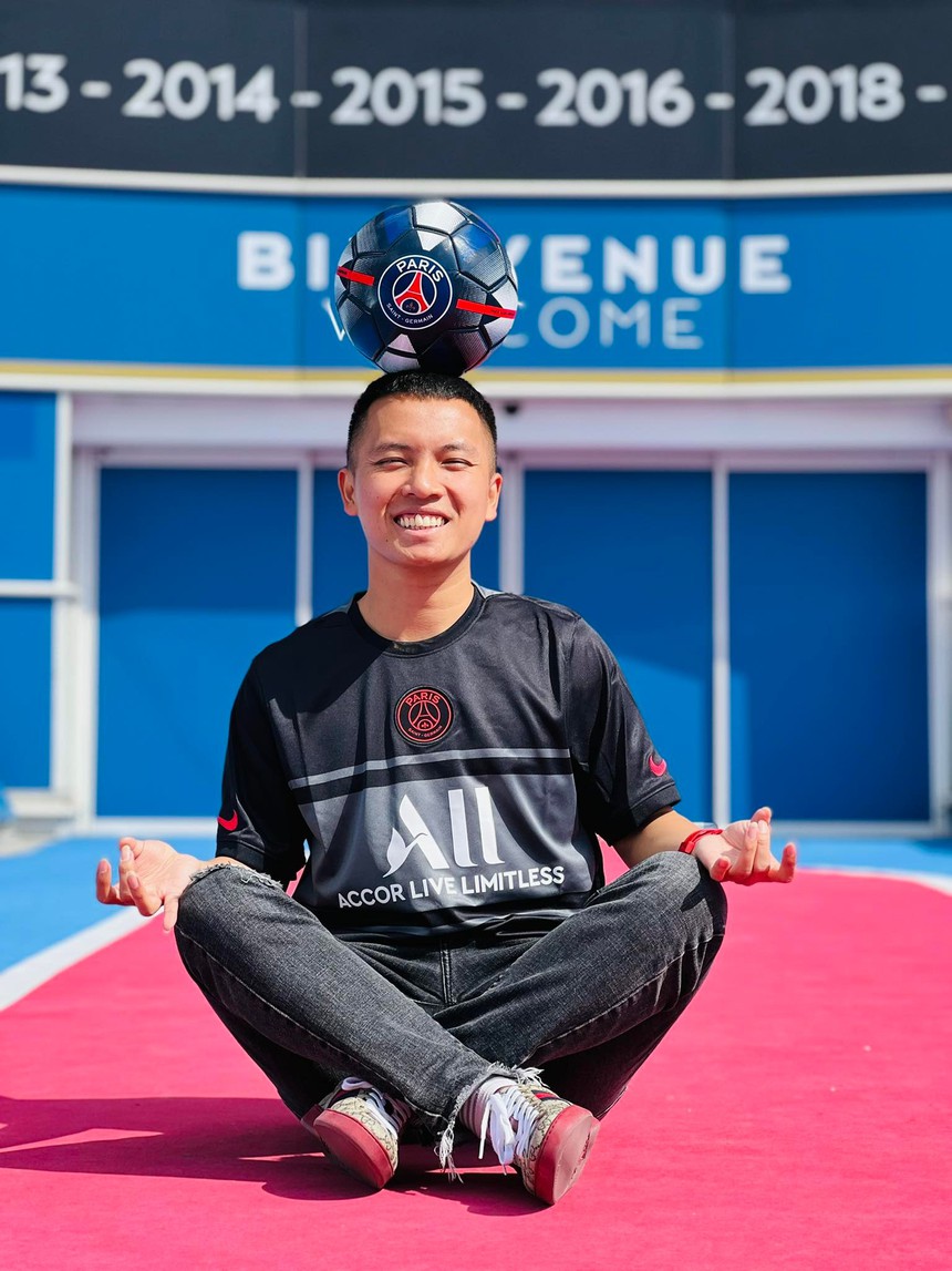 YouTuber Việt Nam được mời xem Messi thi đấu - Ảnh 3. YouTuber Việt Nam được mời xem Messi thi đấu - Ảnh 3.