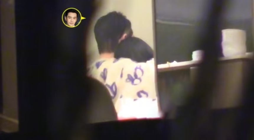 Chân dung nữ doanh nhân 45 tuổi vừa lộ ảnh hẹn hò cùng Huỳnh Hiểu Minh: Nữ hoàng đế chế giải trí, nắm quyền "sinh sát" hàng loạt minh tinh Trung Quốc khiến nghệ sĩ tên tuổi cũng muốn lấy lòng - Ảnh 3. Chân dung nữ doanh nhân 45 tuổi vừa lộ ảnh hẹn hò cùng Huỳnh Hiểu Minh: Nữ hoàng đế chế giải trí, nắm quyền "sinh sát" hàng loạt minh tinh Trung Quốc khiến nghệ sĩ tên tuổi cũng muốn lấy lòng - Ảnh 3.