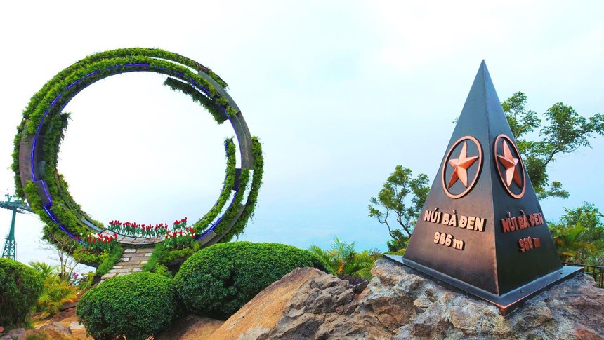 Hé lộ cung đường đẹp như tranh của Giải chạy BaDen Mountain Marathon 2023 - Ảnh 1.