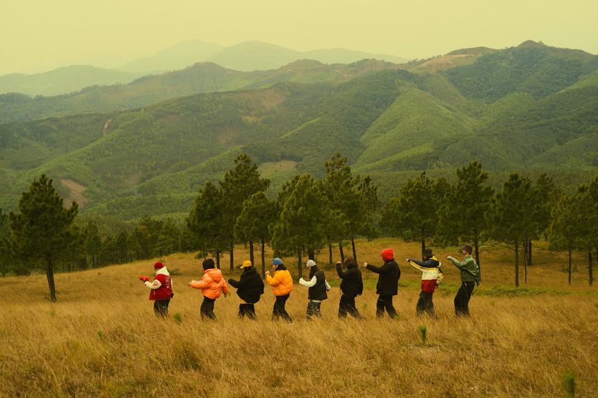 Xem ngay MV mới của Đen Vâu: Không có Hoàng Thuỳ Linh, cũng chẳng có đám hỏi nào cả! - Ảnh 2. Xem ngay MV mới của Đen Vâu: Không có Hoàng Thuỳ Linh, cũng chẳng có đám hỏi nào cả! - Ảnh 2.
