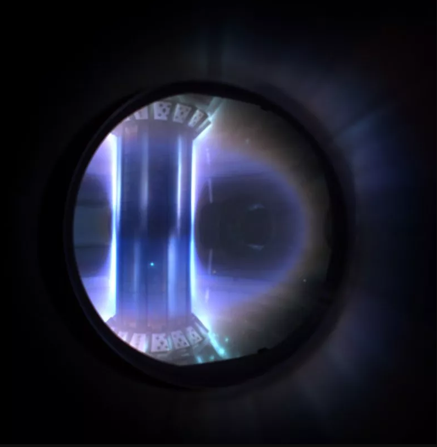 Khung cảnh bên trong 'Mặt trời nhân tạo' khi hình thành plasma ở mức nhiệt 100 triệu độ C trông như thế nào? - Ảnh 2. Khung cảnh bên trong 'Mặt trời nhân tạo' khi hình thành plasma ở mức nhiệt 100 triệu độ C trông như thế nào? - Ảnh 2.