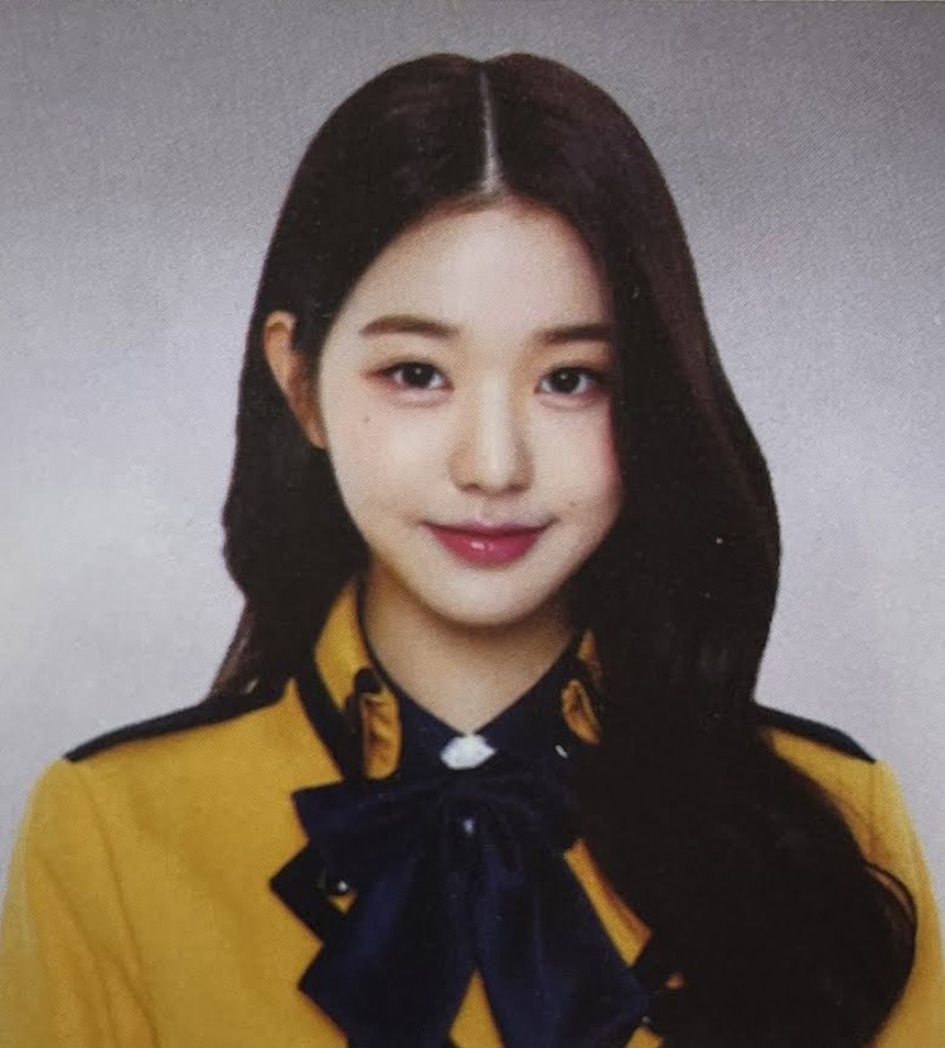 Wonyoung vướng drama... nháy mắt khi chụp ảnh tốt nghiệp: Lỗi do thợ makeup hay bản tính 'bánh bèo' bộc phát? - Ảnh 5.