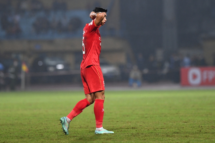 Văn Hậu chơi 'hết chân', quyết liệt nhưng vẫn nhận trái đắng trước Hà Nội FC - Ảnh 5. Văn Hậu chơi 'hết chân', quyết liệt nhưng vẫn nhận trái đắng trước Hà Nội FC - Ảnh 5.