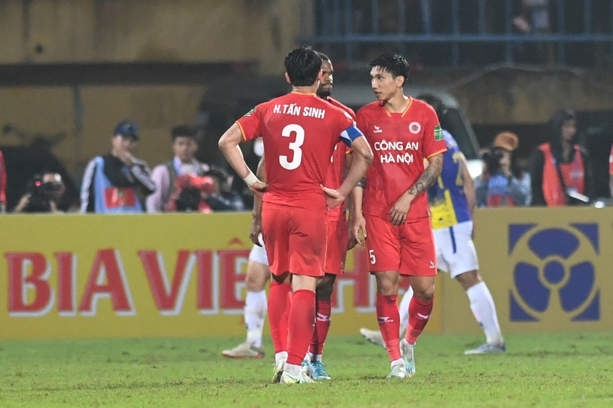 Văn Hậu chơi 'hết chân', quyết liệt nhưng vẫn nhận trái đắng trước Hà Nội FC - Ảnh 7. Văn Hậu chơi 'hết chân', quyết liệt nhưng vẫn nhận trái đắng trước Hà Nội FC - Ảnh 7.