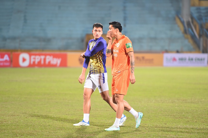 Bóng đá Việt Nam 21/8: CLB CAHN quan tâm tới hậu vệ CLB Hà Nội - Ảnh 2.