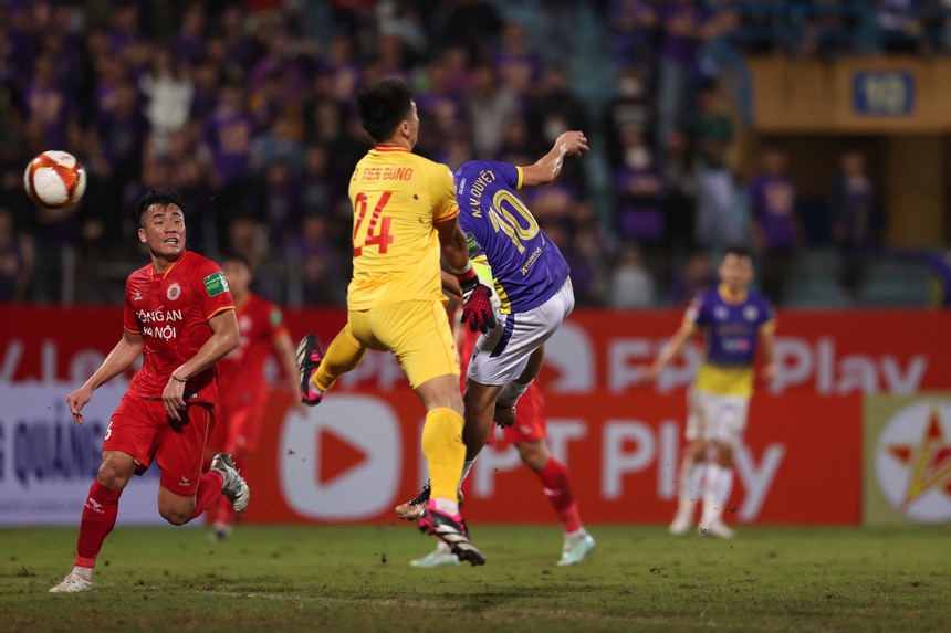 Vòng 2 Night Wolf V-League 2023: Văn Quyết “giải mã” CAHN - Ảnh 1.
