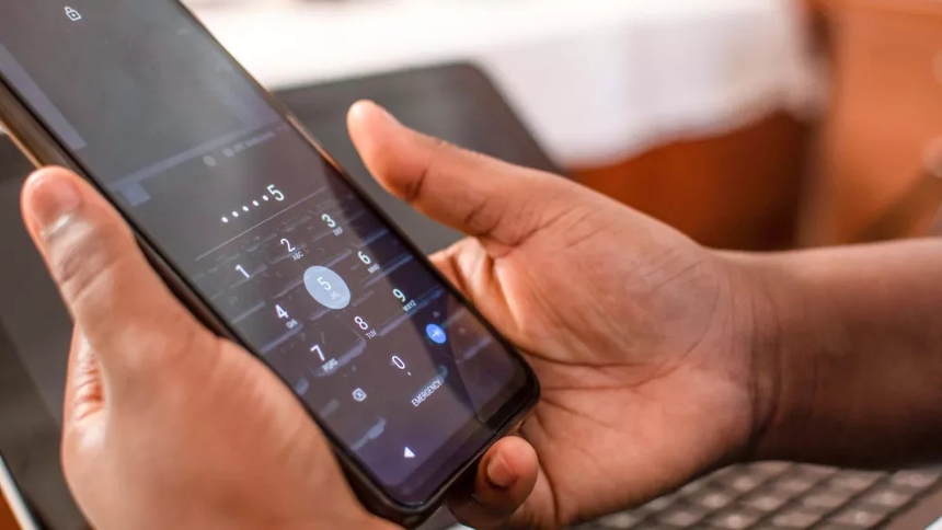 Một cuộc tấn công mới đang nhằm cả vào người dùng iPhone và Android: Tiền mất, tài khoản Google cũng ‘bay hơi’ - Ảnh 2. Một cuộc tấn công mới đang nhằm cả vào người dùng iPhone và Android: Tiền mất, tài khoản Google cũng ‘bay hơi’ - Ảnh 2.