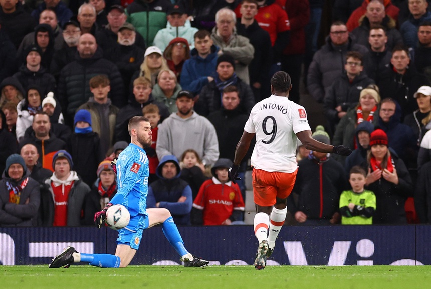 Tung cú ngược dòng nghẹt thở, Man United sắp "đi qua giông bão" nhẹ như không - Ảnh 1.