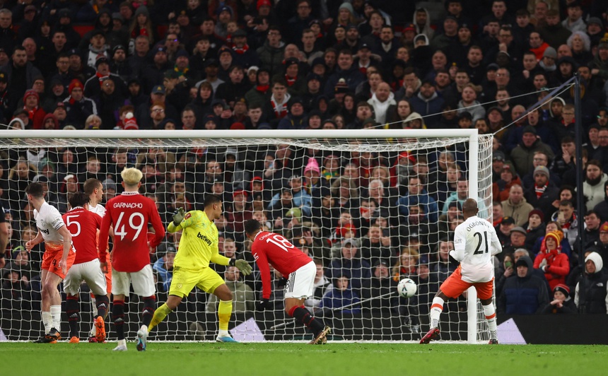 Tung cú ngược dòng nghẹt thở, Man United sắp "đi qua giông bão" nhẹ như không - Ảnh 2.