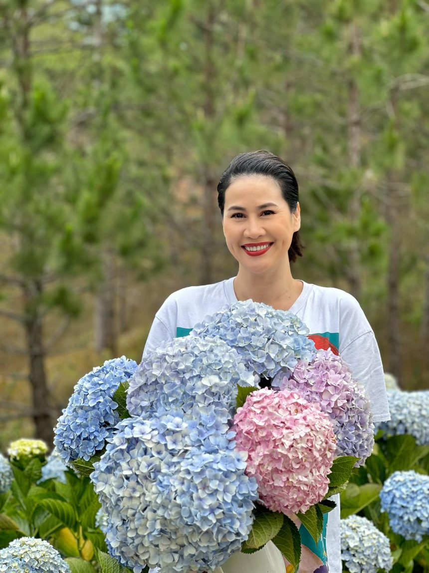 Sao nữ Vbiz lên tiếng khi bị đồn mua biệt thự 20 tỷ ở Đà Lạt, tiết lộ luôn mức cát xê gây bất ngờ - Ảnh 2. Sao nữ Vbiz lên tiếng khi bị đồn mua biệt thự 20 tỷ ở Đà Lạt, tiết lộ luôn mức cát xê gây bất ngờ - Ảnh 2.