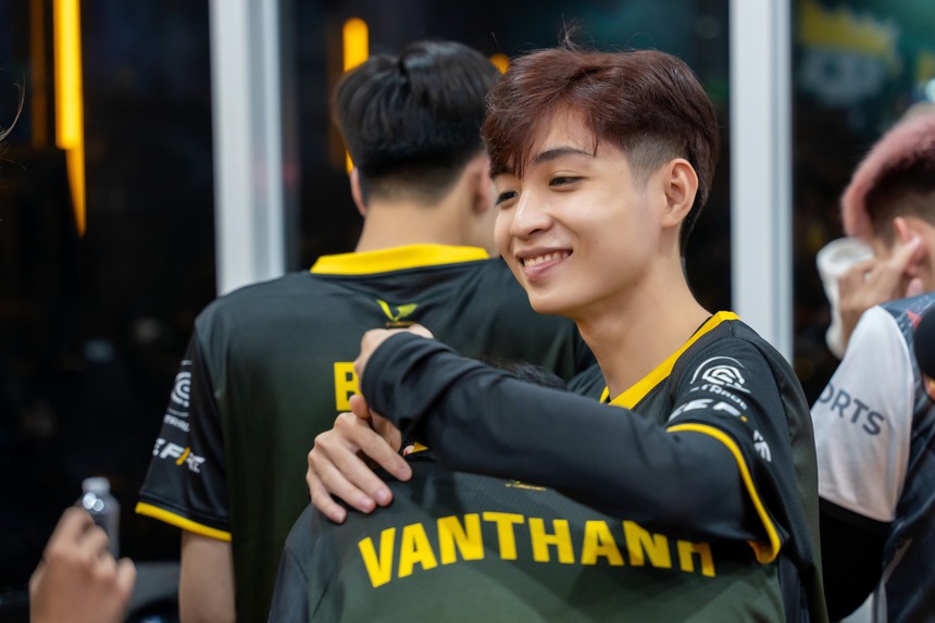 Xuất hiện game thủ điển trai chiếm trọn spotlight giải đấu, bị dìm vẫn khiến chị em mê mẩn  - Ảnh 6.