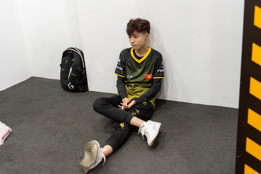 Xuất hiện game thủ điển trai chiếm trọn spotlight giải đấu, bị dìm vẫn khiến chị em mê mẩn  - Ảnh 7.