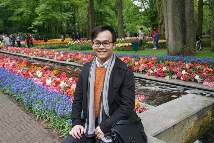 Không cần hoc ngôn ngữ chính quy trong trường, chỉ cần học ở trung tâm rồi sở hữu chứng chỉ ngoại ngữ là có thể kiếm tiền được? - Ảnh 1.