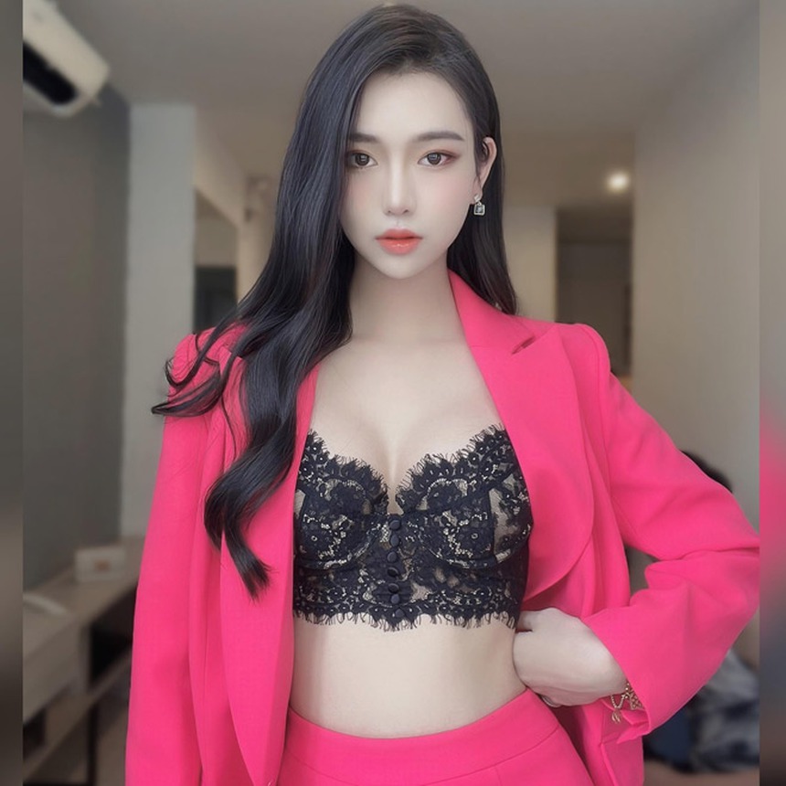 MC VTV 'gây bão' tại 'Hoa hậu Chuyển giới Việt Nam':  Ảnh ngoài đời xinh như công chúa - Ảnh 4.