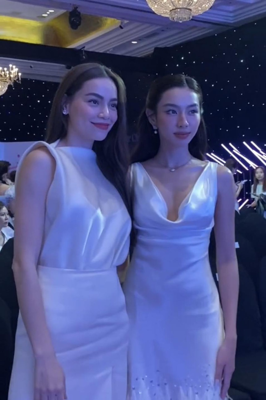 Khoảnh khắc viral MXH: Thuỳ Tiên đọ sắc với Hà Hồ, liệu ai sẽ lép vế hơn? - Ảnh 1.